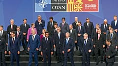 Gruppenbild bei der NATO
