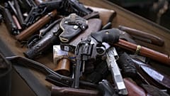Armas apreendidas para destruição no Brasil (imagem de arquivo)