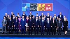 İspanya'nın başkenti Madrid'de toplanan NATO üyesi ülkelerin liderleri aile fotoğrafı çektirdi