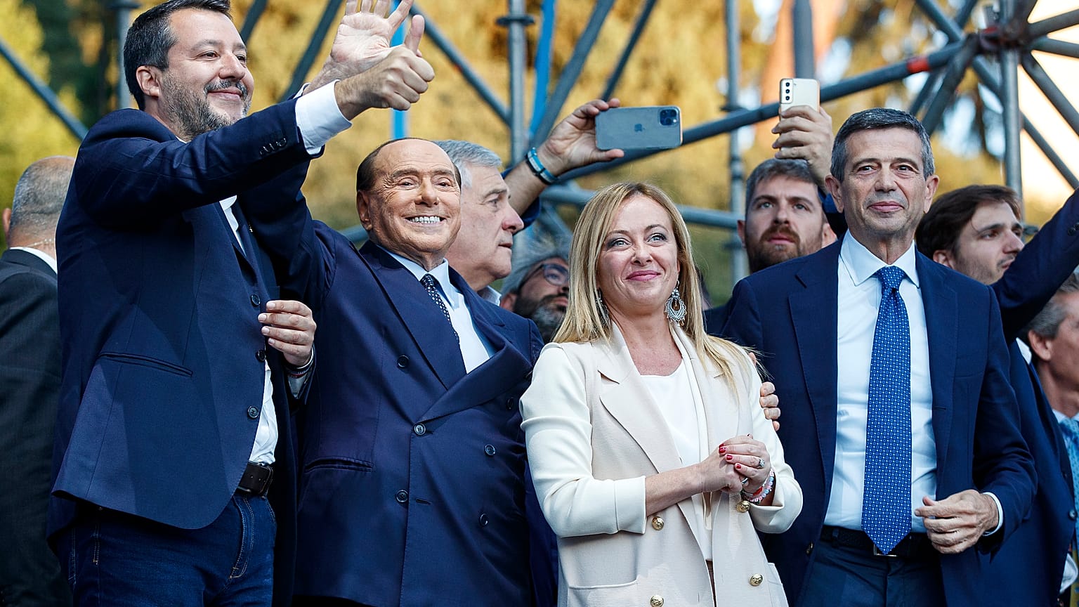 Giorgia Meloni entourée de Matteo Salvini, Silvio Berlusconi et Maurizio Lupi, le 22 septembre 2022