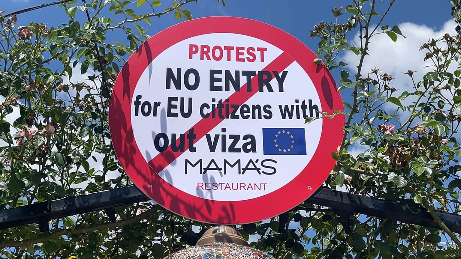 The sign outside Mama's Restaurant 