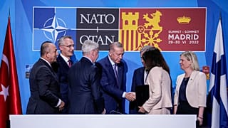 رجب طیب اردوغان پس از توافق با وزیر خارجه و نخست وزیر سوئد و نیز رئیس جمهوری فنلاند
