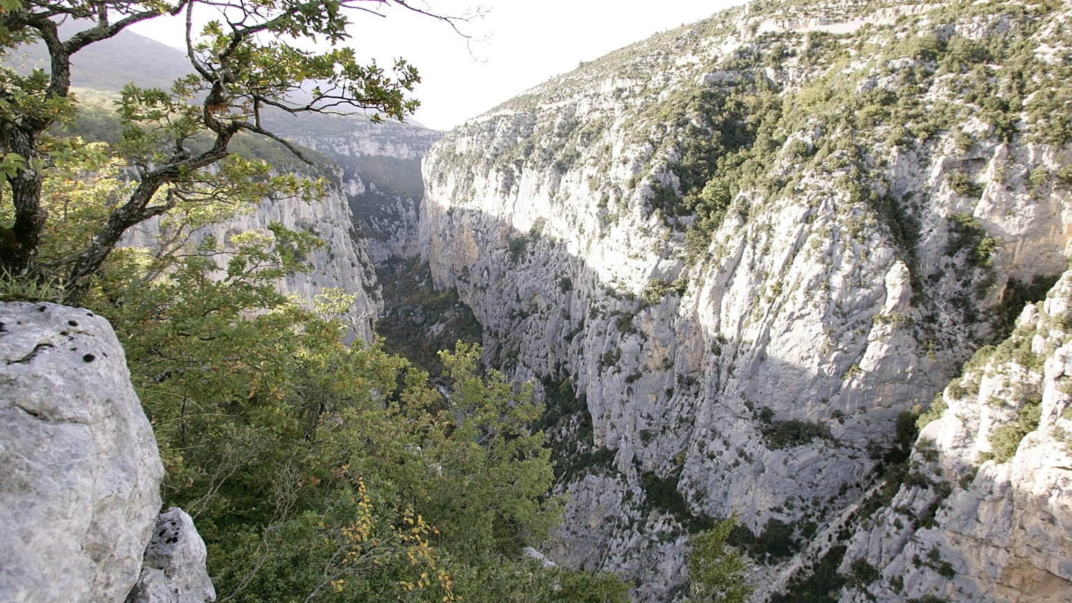Dans les Gorges du Verdon, le niveau de l'eau a chuté de 6m en 1 an