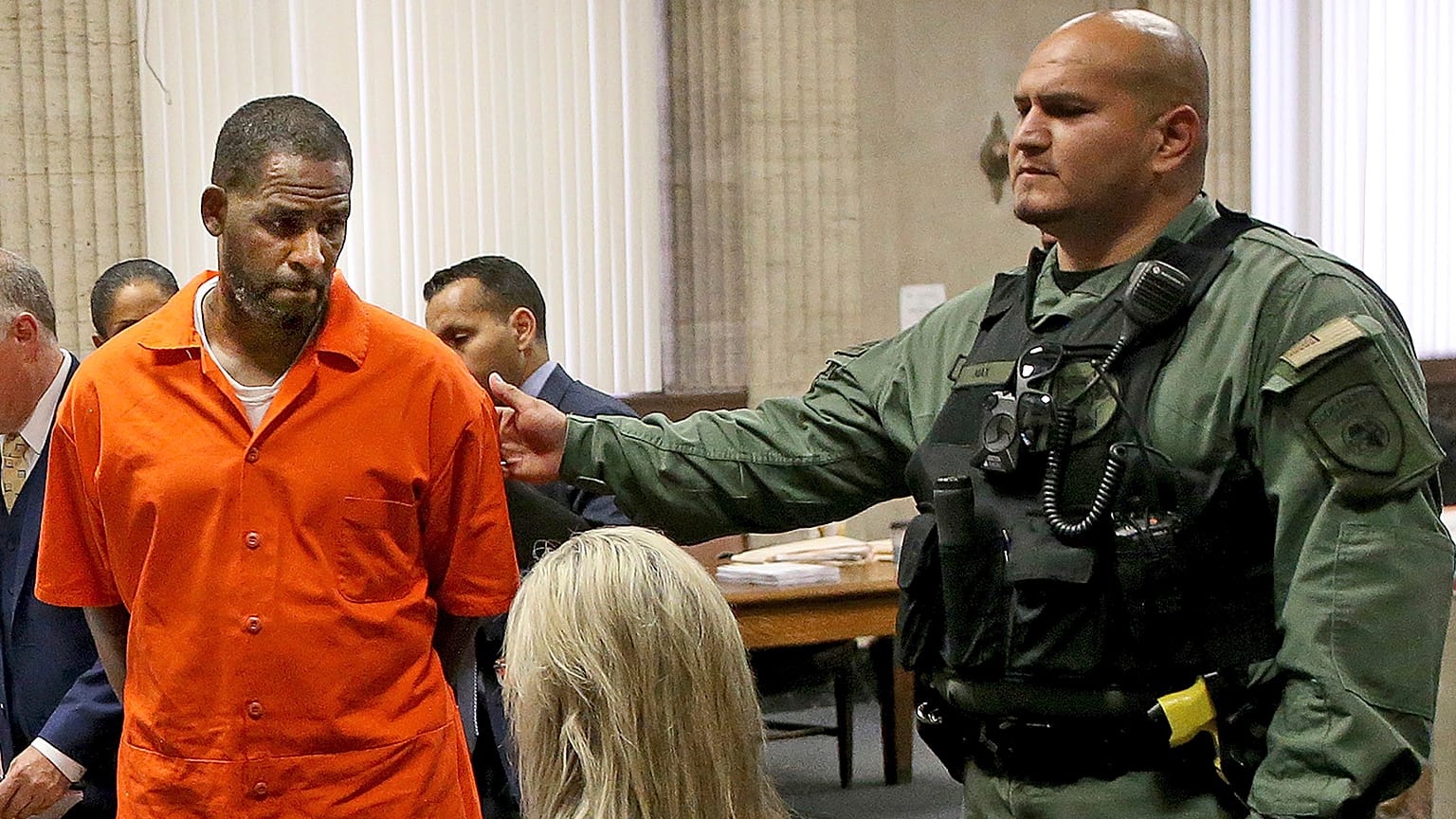 R. Kelly turns to exit during a hearing at the Leighton Criminal Court building, in Chicago on 17 September 2019