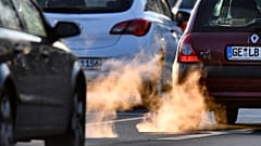 Выбросы газов из выхлопных труб автомобилей