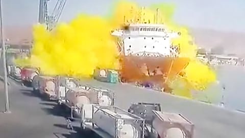 Ürdün'ün en önemli liman şehri Akabe'de zehirli klor tankının patlaması sonucu 13 kişi hayatını kaybetti.