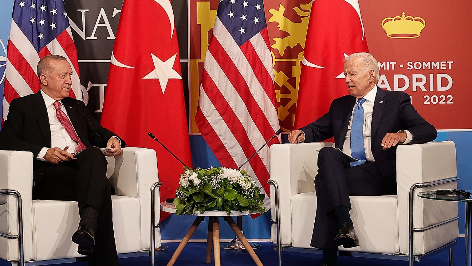 Cumhurbaşkanı Recep Tayyip Erdoğan, NATO Zirvesi'ne katılmak üzere gittiği İspanya’nın başkenti Madrid'de ABD Başkanı Joe Biden ile görüştü
