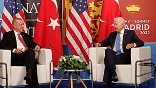 Cumhurbaşkanı Recep Tayyip Erdoğan, NATO Zirvesi'ne katılmak üzere gittiği İspanya’nın başkenti Madrid'de ABD Başkanı Joe Biden ile görüştü
