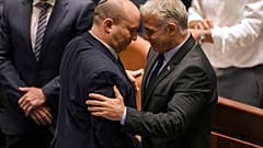 Премьер-министр Израиля Нафтали Беннет и министр иностранных дел Израиля Яир Лапид. 30 июня 2022