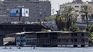 Casas flutuantes do Nilo retiradas