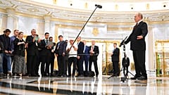Waldimir Putin informiert Journalist:innen nach dem Gipfel des Kaspischen Meers in Ashgabat, Turkmenistan. 30.06.2022