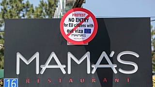 In diesem Restaurant in Pristina sind EU-Gäste "ohne Visum" unerwünscht