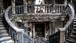 16 Mart sabahı Rus bombaları tiyatroya isabet ederek büyük bir patlamaya sebep oldu