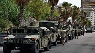 آليات للجيش اللبناني في بيروت، لبنان