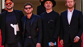 Kirill Szerebrennyikov (balra) a "Csajkovszkij felesége" című film 2022-es bemutatóján Cannes-ban