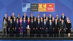 Les dirigeants de l'OTAN se réunissent pour une photo de groupe lors du sommet à Madrid, 29 juin 2022. 