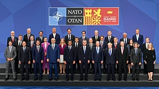 Les dirigeants de l'OTAN se réunissent pour une photo de groupe lors du sommet à Madrid, 29 juin 2022.