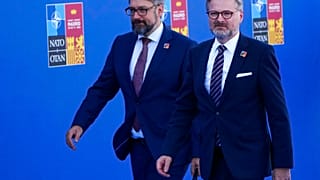 Primeiro-ministro checo na cimeira da NATO