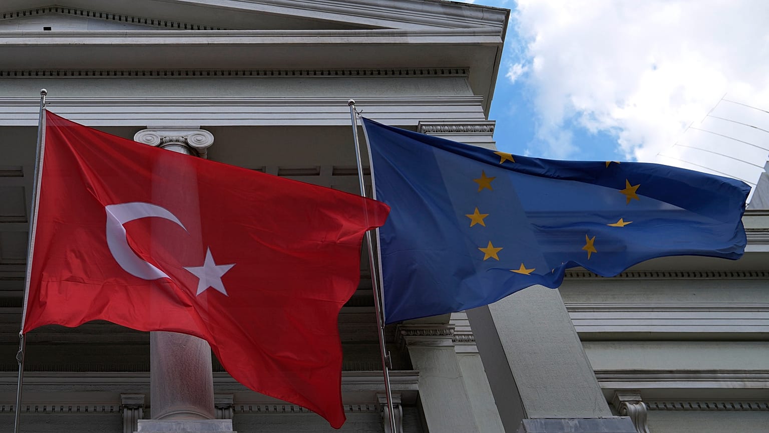 Türkiye ve Avrupa Birliği bayrakları