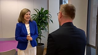 Vera Jourova az Euronews riporterével