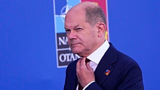 المستشار الألماني، أولاف شولتز يحثّ ليتوانيا والاتحاد الأوروبي على رفع القيود عن نقل البضائع من روسيا إلى كالينينغراد التابع له، وذلك في ختام قمة الناتو بمدريد 30 يونيو 2022.
