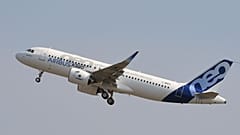 Archives : un Airbus 320neo dans le ciel au dessus de Toulouse en France le 25 septembre 2014