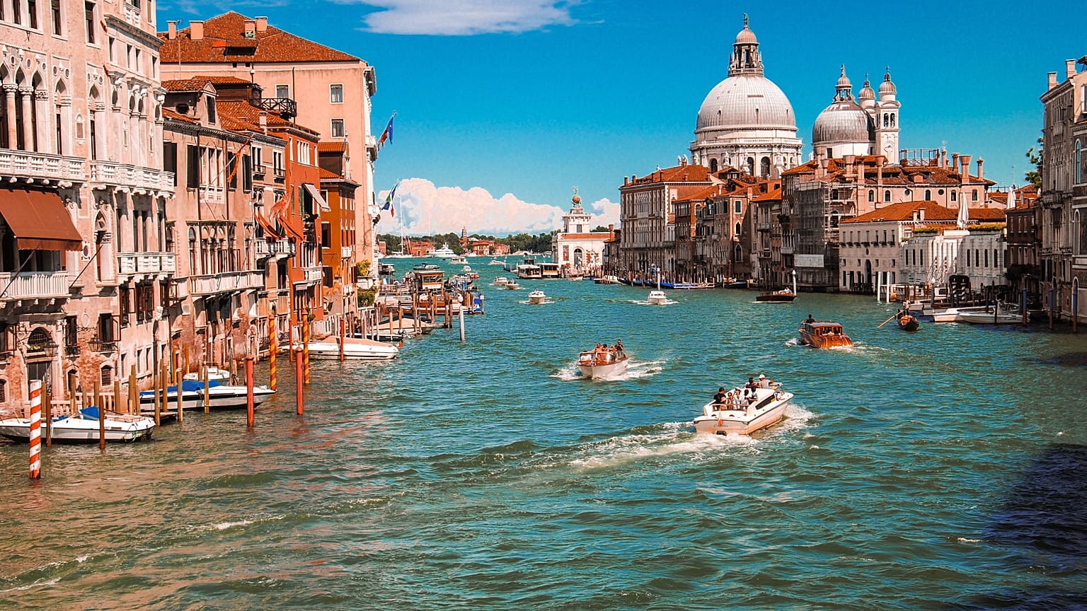 Venice has announced the official date from which tourists will have to pre-book their visit and pay a fee. 