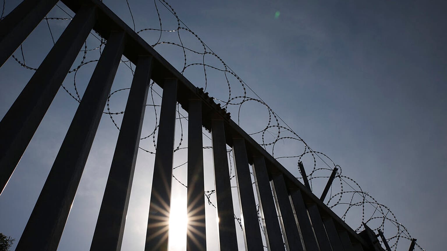 Polen ließ vergangenes Jahr einen hohen Zaun an der Grenze zu Belarus errichten.