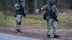 Litauische Soldaten an der belarussischen Grenze nahe Jaskonys (Aufnahme vom 13. November 21)