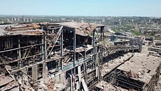 Imagen de las ruinas de la planta de Azovstal, en Mariupol, en el territorio que está bajo el control del Gobierno de la República Popular de Donetsk, al este de Ucrania.