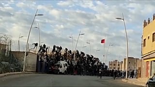Dramático instante del asalto a la valla en Nador