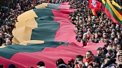 Óriási litván lobogó a Szovjetunióból való kiválás függetlenségi napján, 2019-ben