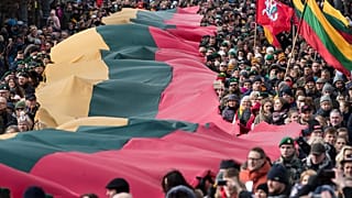 Óriási litván lobogó a Szovjetunióból való kiválás függetlenségi napján, 2019-ben