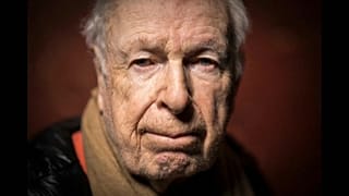 Né en Grande-Bretagne, Peter Brook avait mené une grande partie de sa carrière en France, à la tête de son théâtre parisien Les Bouffes du Nord.