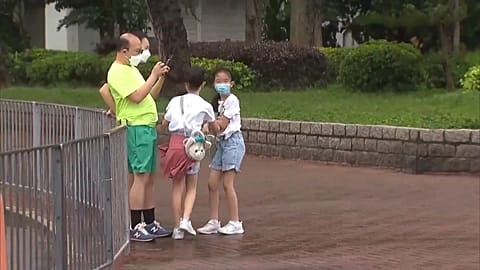 People near the Hung Hom pier trying to film the typhoon`s effects 