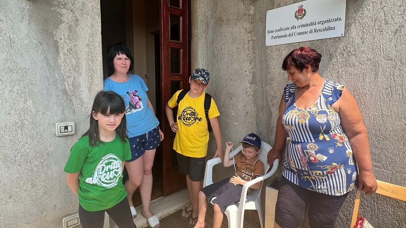 Une famille ukrainienne a emménagé dans une propriété récupérée par la mafia italienne.