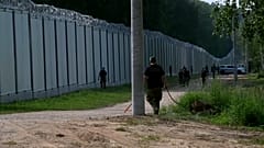 La valla fronteriza en el bosque de Bialowieza 