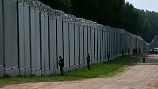 Недалеко от Кузнице (Польша) 30 июня 2022 г. Через год после того, как мигранты начали пересекать границы Европейского Союза из Беларуси в Польшу.