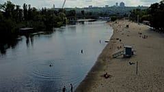 Ein Stadtstrand am Dnjepr in Kiew am 9. Juni 2022