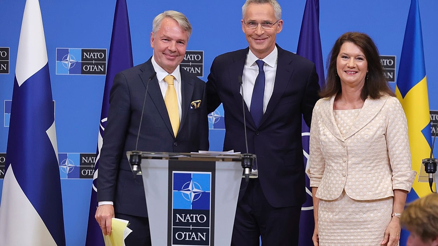 Pressekonferenz nach der Unterzeichnung des Beitrittsprotokolls