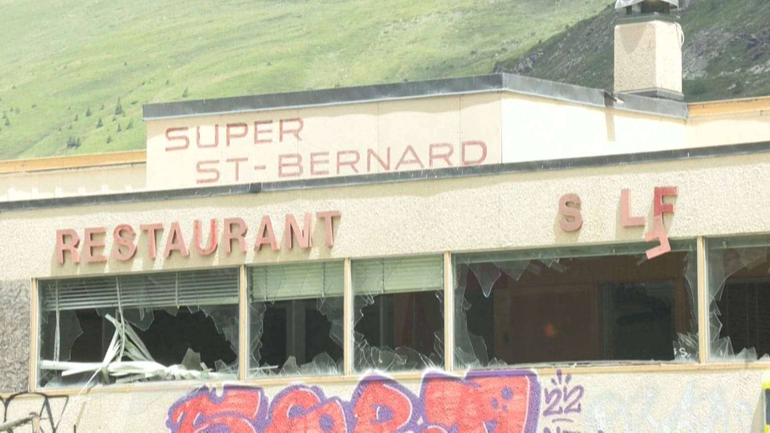 Heruntergekommenes Gebäude in Bourg Saint Pierre