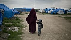 Une mère et son enfant dans le camp de Roj, dans le nord de la Syrie, 2019