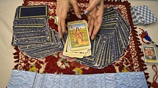 Savaşın belirsizliği Rus ve Ukraynalıların astrolojiye ilgisini arttırdı