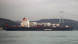 Rusya'nın Novorossiysk limanından kalkan Oakland kuru yük gemisi Boğazlar'dan geçiyor (1 Mart 2022)