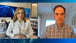 Η δημοσιογράφος του euronews, Φαίη Δουλγκέρη, και ο αναπληρωτής καθηγητής, Νικόλαος Τζιφάκης