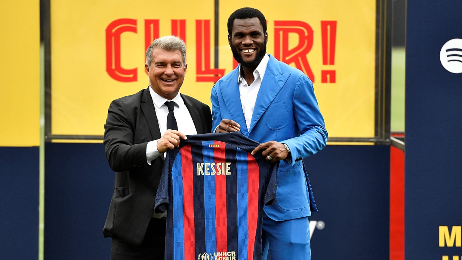 فرانك كيسييه بصحبة رئيس برشلونة جوان لابورتا