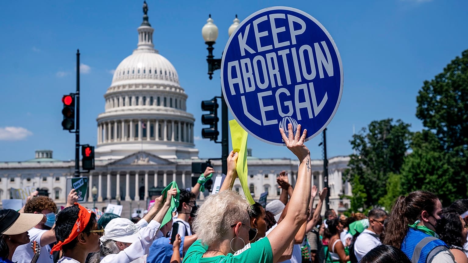 Revogação do direito ao aborto nos EUA provocou ondas de choque na Europa