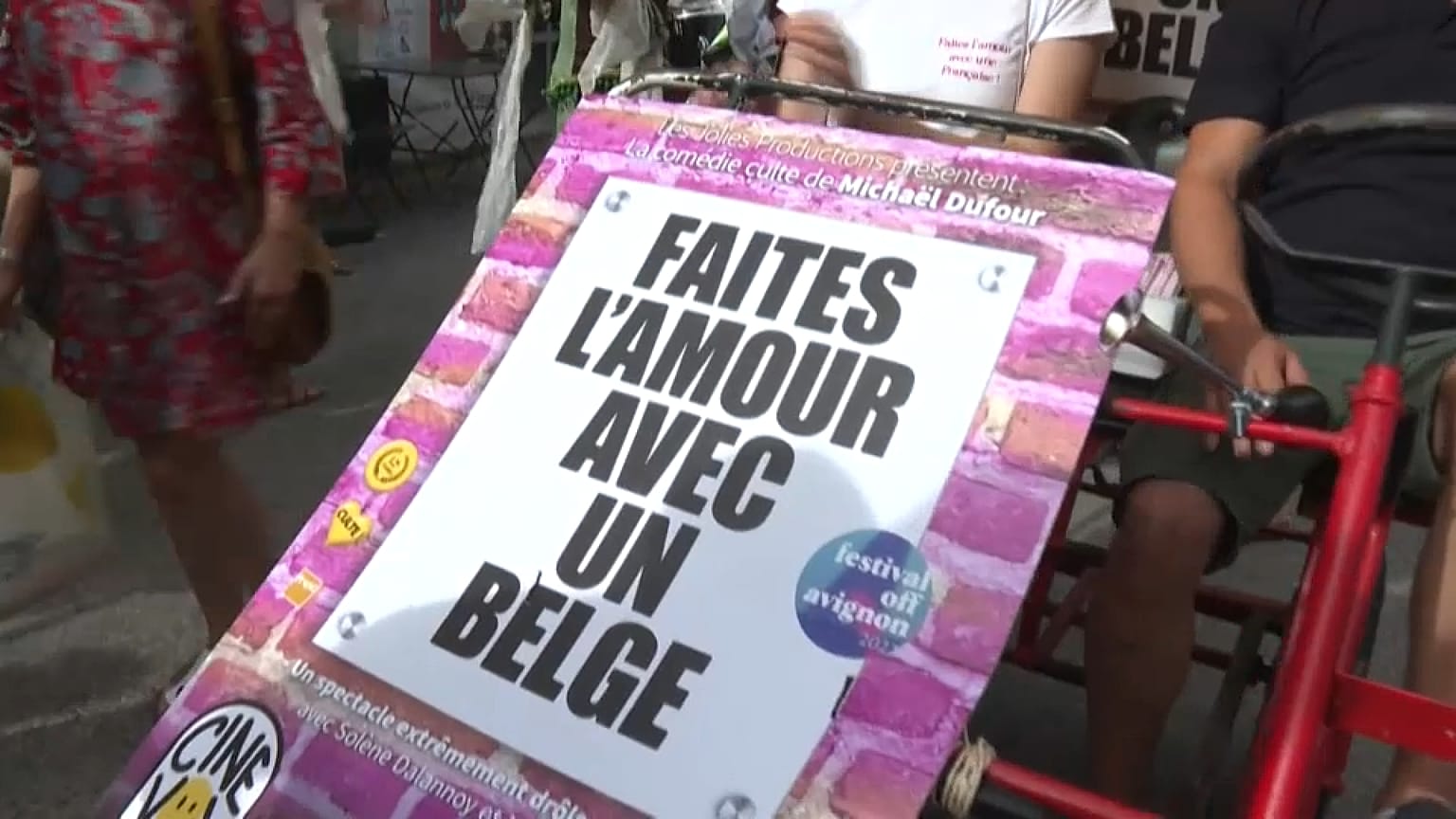 Wieder findet das Festival in Avignon statt, mit Parade, Aufführungen und allem drum und dran.