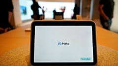 عرض Meta Portal Go أثناء معاينة Meta Store في بورلينZيم، كاليفورنيا، مايو 2022.
