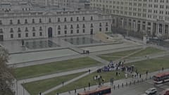 Primeras reuniones frente al Palacio de la Moneda